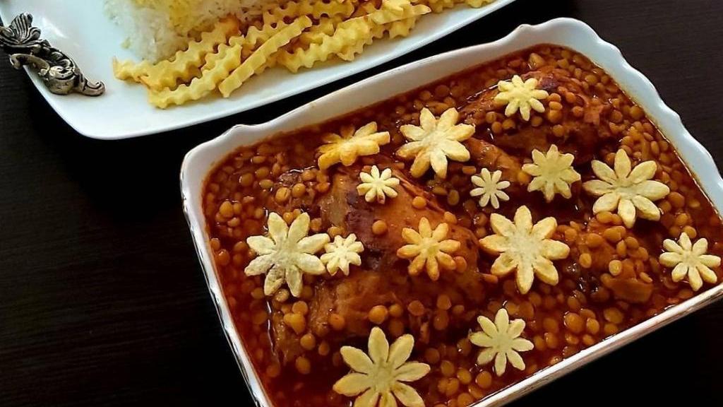 طرز تهیه خورش قیمه با بامیه و گوشت مجلسی و لذیذ با طعم فوق العاده 14 طرز تهیه خورش قیمه مجلسی و خوشمزه با طعم نذری با مرغ