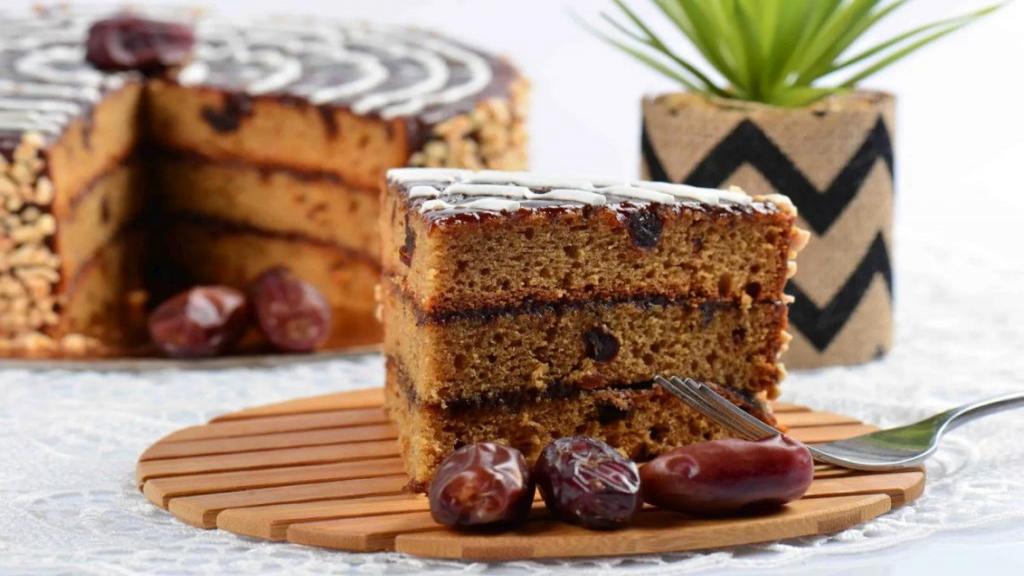 طرز تهیه قیساوا خرما ساده و مجلسی با گردو و دارچین به روش اردبیلی 14 طرز تهیه کیک خرما و گردو خانگی خوشمزه دارچینی روش کافی شاپی