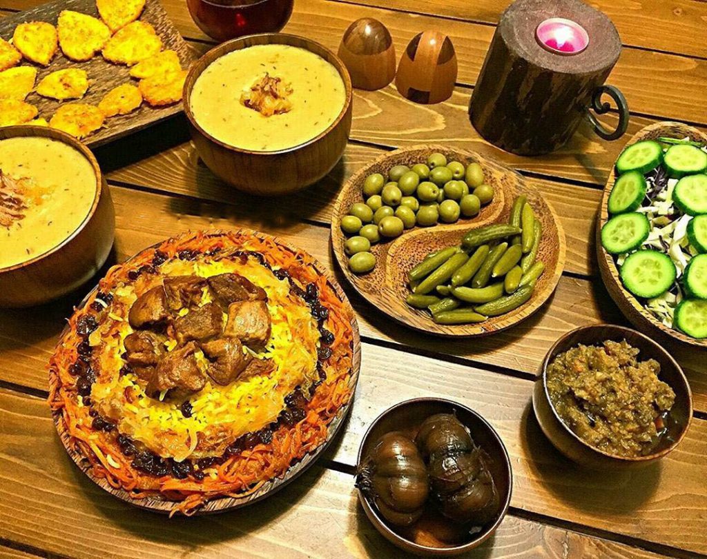 طرز تهیه پلو بخارا با گوشت خورشتی و کشمش لذیذ و مجلسی مرحله به مرحله 22 طرز تهیه پلو بخارا