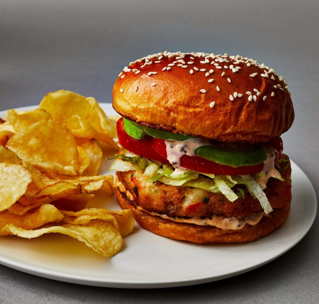 طرز تهیه برگر میگو مقوی و لذیذ با آرد سوخاری مرحله به مرحله 18 طرز تهیه برگر میگو