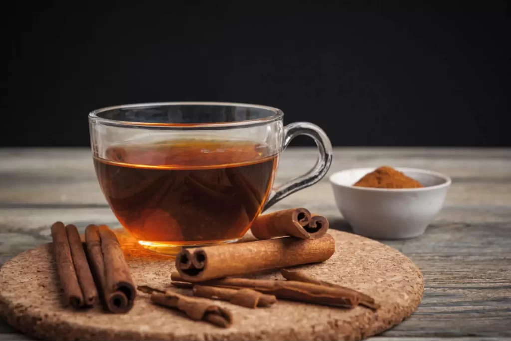 طرز تهیه دمنوش آرام بخش اعصاب و روان با سیب و دارچین گام به گام 6 طرز تهیه دمنوش آرام بخش