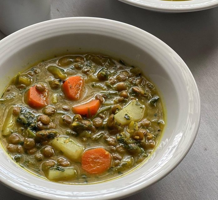 طرز تهیه سوپ عدس و اسفناج