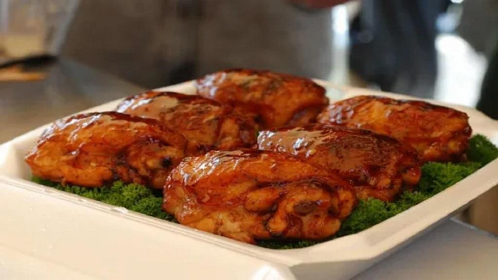 طرز تهیه مرغ ذغالی خوشمزه و لذیذ با سس مایونز مرحله به مرحله در خانه 2 طرز تهیه مرغ دودی ذغالی خوشمزه با سس مایونز و ماست روی گاز