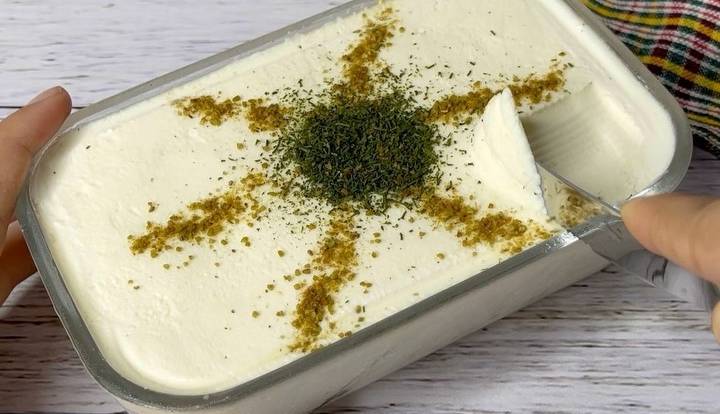 نحوه تهیه پنیر خامه ای در خانه با شیر پر چرب با سرکه مرحله به مرحله 4 طرز تهیه پنیر خامه ای