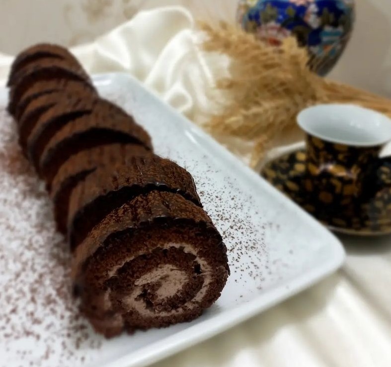 نحوه تهیه رولت شکلاتی خامه ای با پیمانه + فوت و فن 2 طرز تهیه رولت شکلاتی