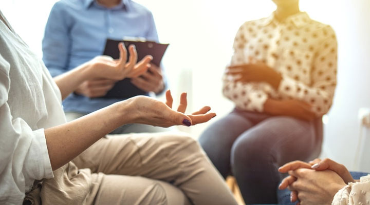 پورنوگرافی چه تأثیری بر رابطه جنسی و عاطفی دارد؟ 4 گروهدرمانی برای مقابله با اعتیاد به پورنوگرافی