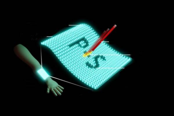 تولید نوعی نمایشگر لمسی که زیر آب نیز کار می‌کند