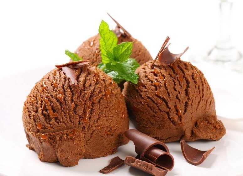 طرز تهیه بستنی شکلاتی