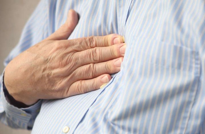 عوارض استامینوفن و موارد مصرف آن_مجله رشد 7 درد در قسمت فوقانی معده از عوارض جانبی استامینوفن است