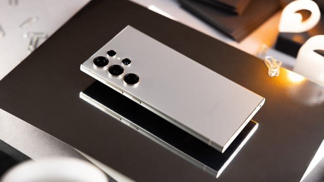 قیاس دو پرچمدار سامسونگ و شیائومی؛ Xiaomi 14 Pro و S24Ultra_مجله رشد 2 گوشی سامسونگ S24 Ultra
