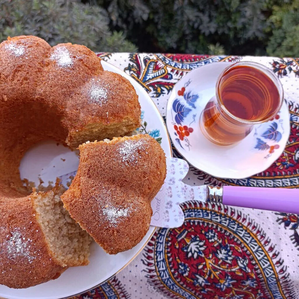 روش تهیه کیک به و دارچین خانگی با عطر و طعم بینظیر منتشر شد 2 طرز تهیه کیک به و دارچین خانگی با عطر و طعمی بی نظیر