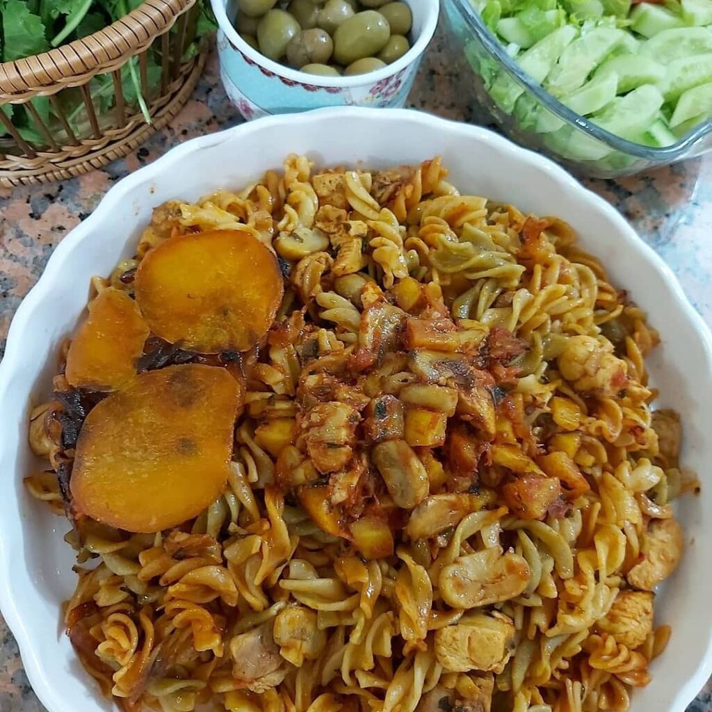روش آسان پخت ماکارونی بدون آبکش با مرغ و سبزیجات 2 طرز تهیه ماکارونی بدون آبکش