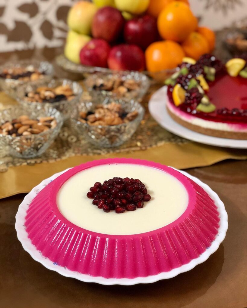 نحوه تهیه پاناکوتا انار قالبی برای 10 نفر، دلنشین برای دسر شب یلدا_مجله رشد 2 1733632454 934 نحوه تهیه پاناکوتا انار قالبی برای 10 نفر، دلنشین برای
