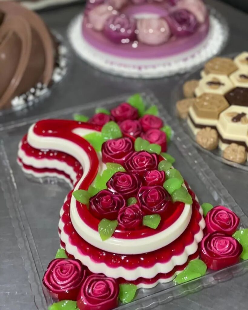 طرز تهیه پاناکوتا انار قالبی برای 10 نفر، جذاب برای دسر شب یلدا
