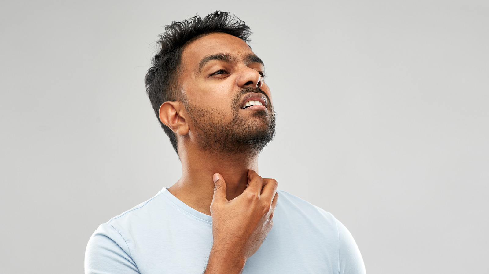 سیب گلو یا سیب آدم؛ ساختار، اندازه، جراحی + چطور سیب گلو داشته باشیم؟_مجله رشد 9 1741911627 535 سیب گلو یا سیب آدم؛ ساختار، اندازه، جراحی چطور