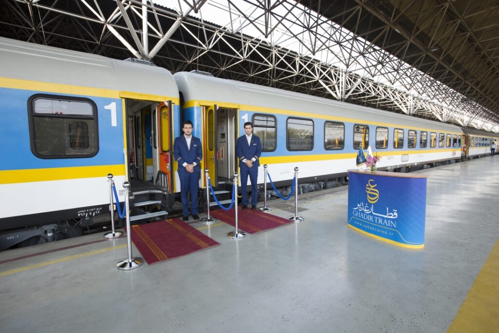 1742225826 765 چطور می‌توانیم بلیط لحظه آخری قطار فدک تهران مشهد اشکار