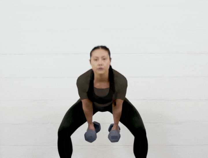 حرکات بدنسازی با دمبل؛ ۲۷ تمرین و انواع حرکات با دمبل_مجله رشد 70 ورزش با دمبل - سوئینگ دمبل