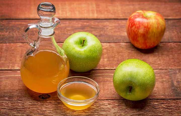 درمان سریع آفت دهان در خانه: ۱۱ روش خانگی مؤثر برای تسکین سریع درد_مجله رشد 17 درمان جوش صورت با گلاب، سرکه سیب