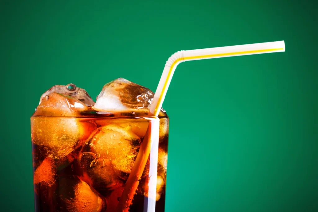 تاثییر نوشابه رژیمی بر دیابت: دوست یا دشمن؟ بازدید کامل مزایا، معایب و حقایق علمی_مجله رشد 10 روی دیگر سکه؛ معایب و نگرانیهای بلندمدت علمی