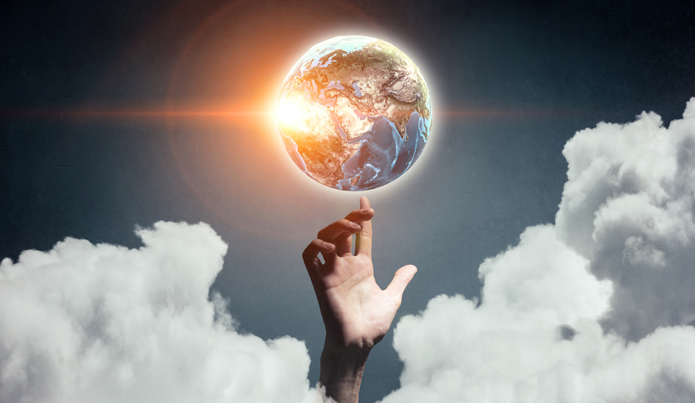 مقصد از خلقت انسان چیست؟_مجله رشد 20 اشاره دست در ابرها به زمین نورانی