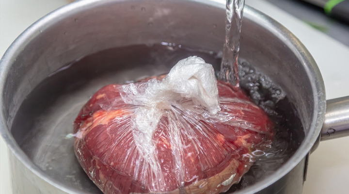 1758796972 265 گوشت تازه و منجمد چه تفاوت‌هایی دارند؟ آیا گوشت تازه